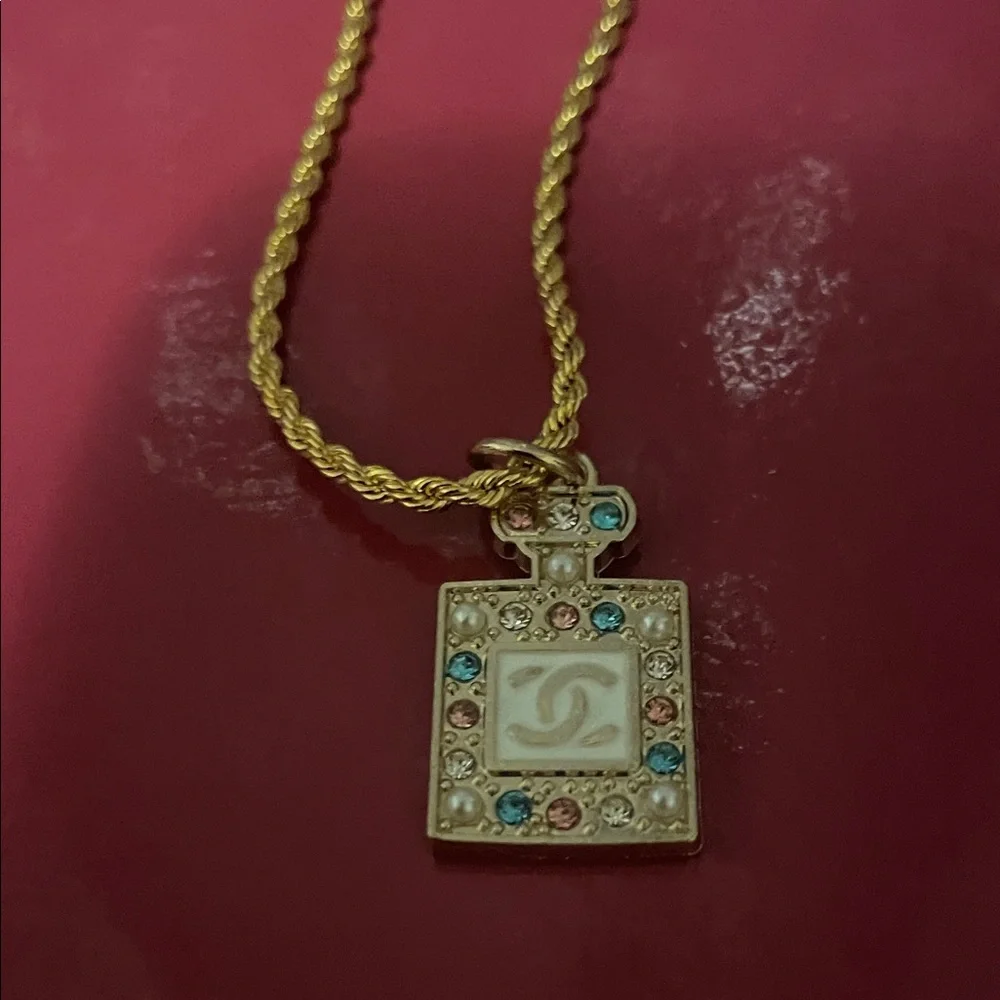 Upcycled Chanel zipper charm necklace - Picture 14 of 17